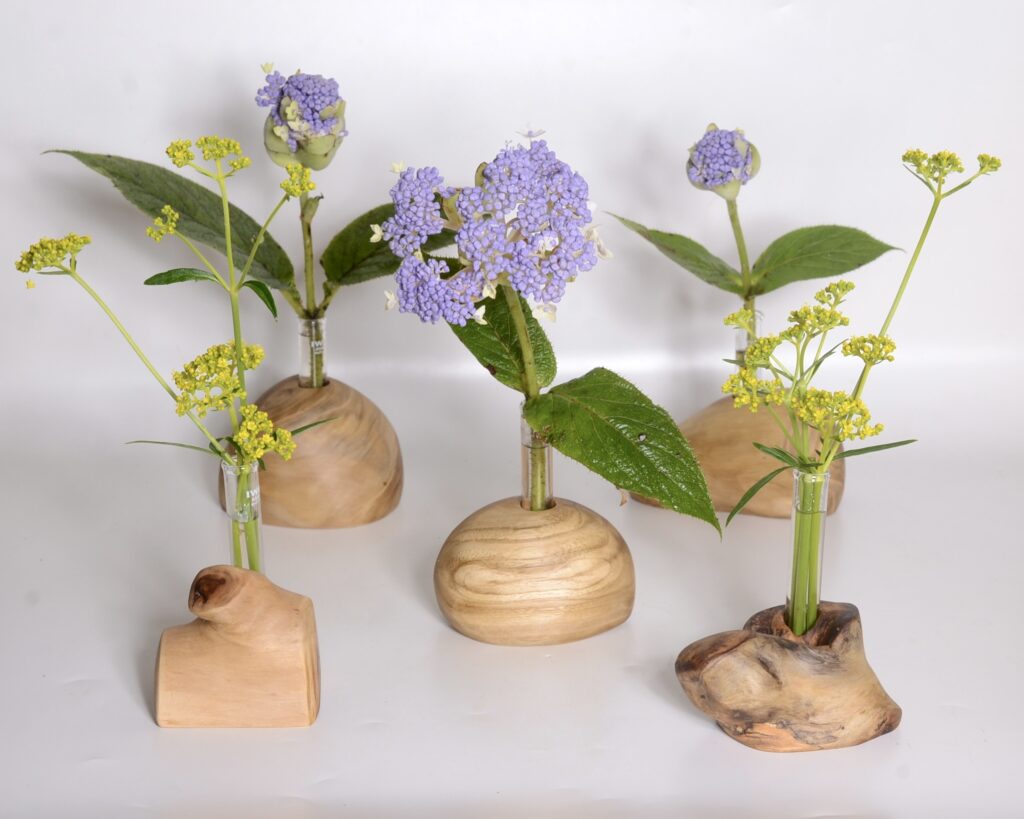 自然木の一輪挿し